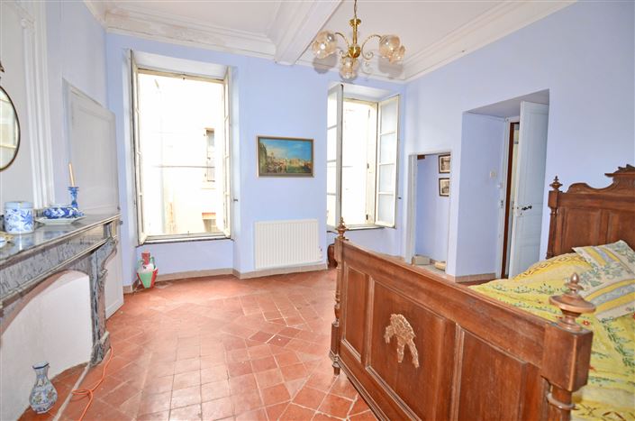 Image No.21-6 Bed House for sale