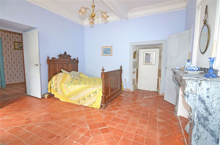 Image No.22-6 Bed House for sale