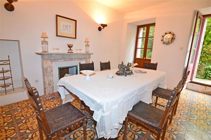 Image No.9-6 Bed House for sale