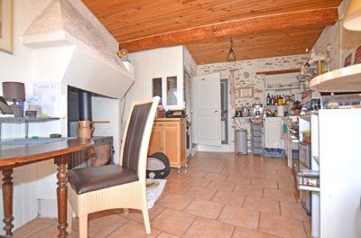 1333cakitchenandeatingarea2
