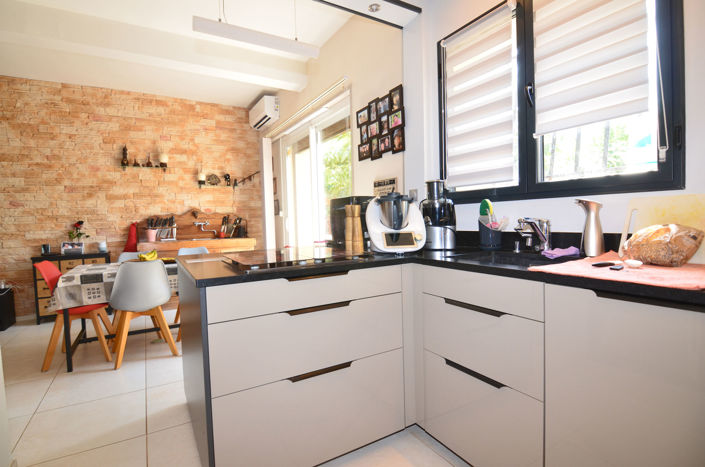 Image No.8-4 Bed House for sale