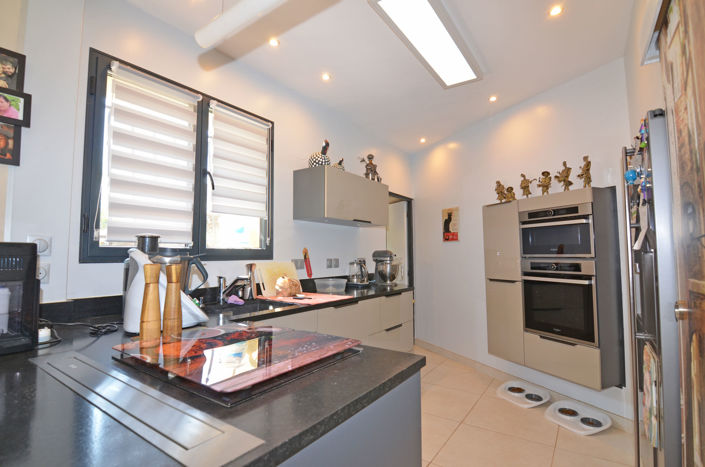 Image No.9-4 Bed House for sale