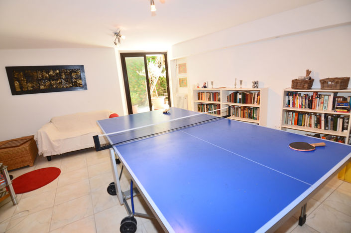 Image No.8-5 Bed House for sale