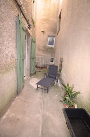1359casmallcourtyard