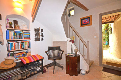 1363caentranceandcourtyard