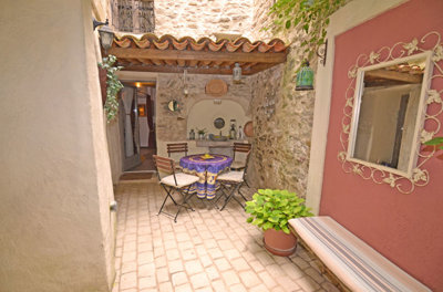 1363cacourtyard1