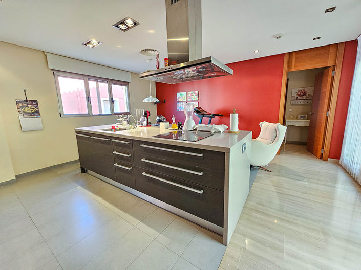 Image No.9-4 Bed Townhouse for sale