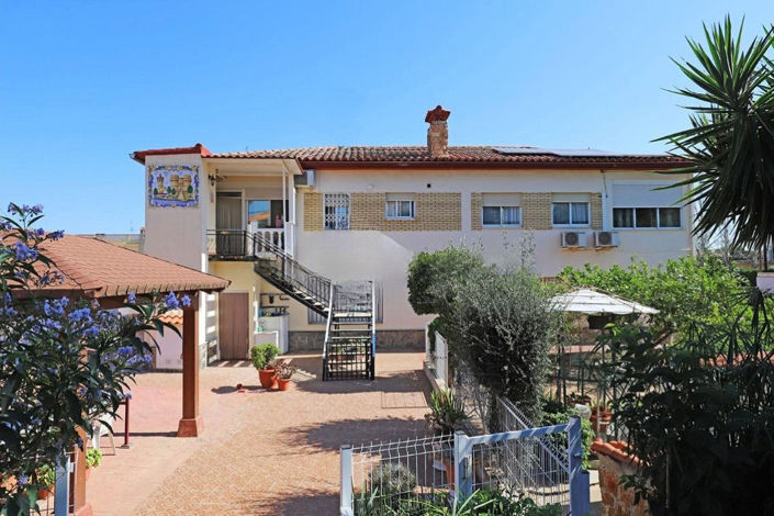 Image No.1-4 Bed Villa for sale