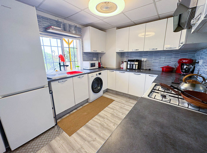 Image No.10-3 Bed Villa for sale