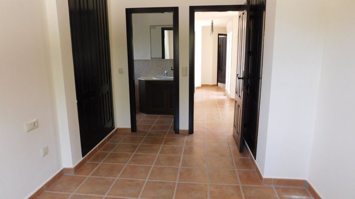 Image No.6-3 Bed Villa for sale