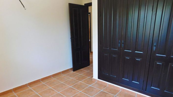 Image No.8-3 Bed Villa for sale