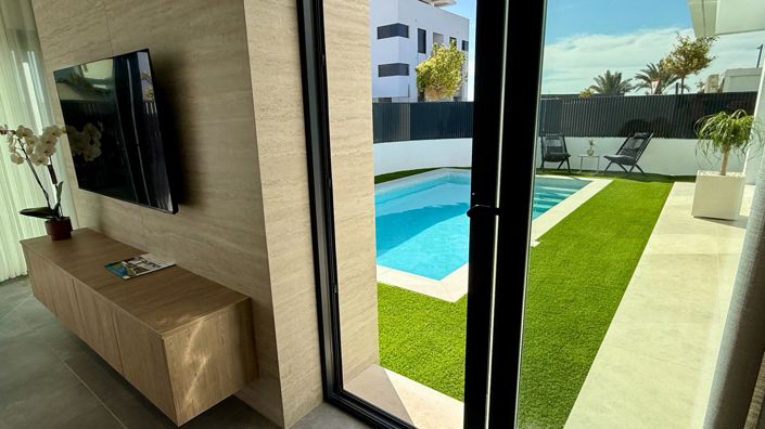 Image No.2-3 Bed Villa for sale