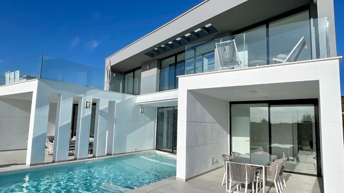 Image No.2-4 Bed Villa for sale