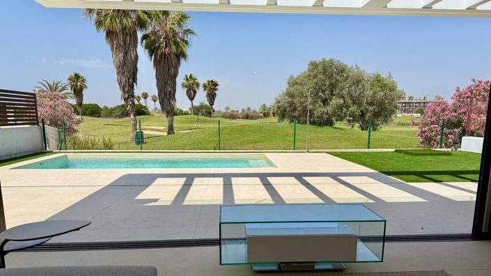 Image No.1-4 Bed Villa for sale