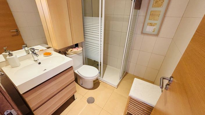 Image No.18-3 Bed Apartment for sale