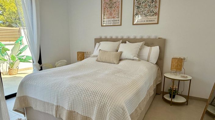 Image No.14-3 Bed Property for sale