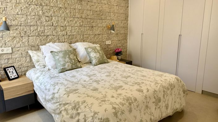 Image No.18-3 Bed Property for sale