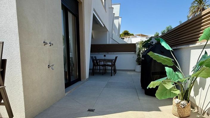 Image No.26-3 Bed Property for sale