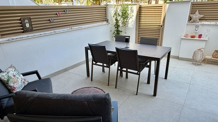 Image No.27-3 Bed Property for sale