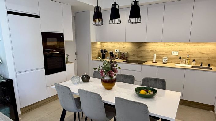 Image No.8-3 Bed Property for sale