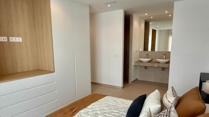 Image No.8-3 Bed Villa for sale