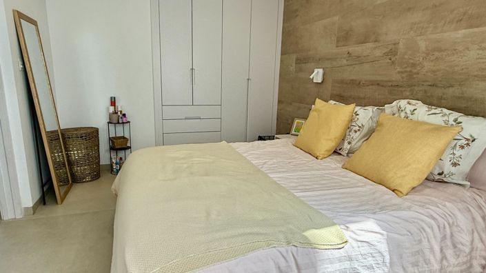 Image No.23-3 Bed Property for sale