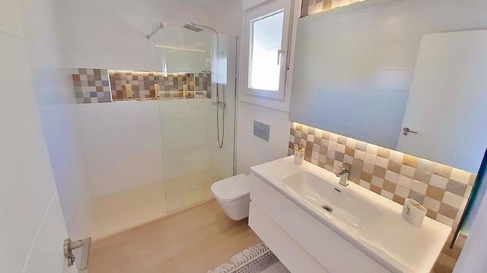 Image No.9-3 Bed Villa for sale