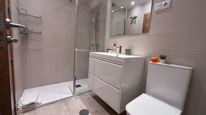 Image No.20-2 Bed Apartment for sale