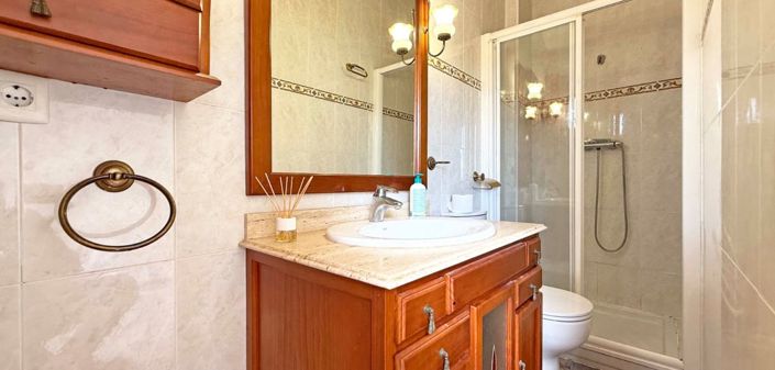 Image No.11-3 Bed House for sale