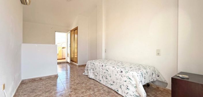 Image No.12-3 Bed House for sale