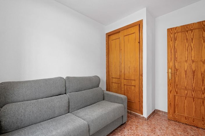 Image No.12-3 Bed House for sale