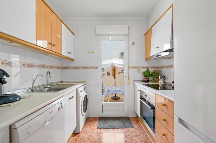 Image No.9-3 Bed House for sale