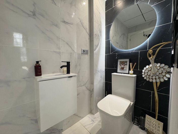 Image No.15-4 Bed Property for sale