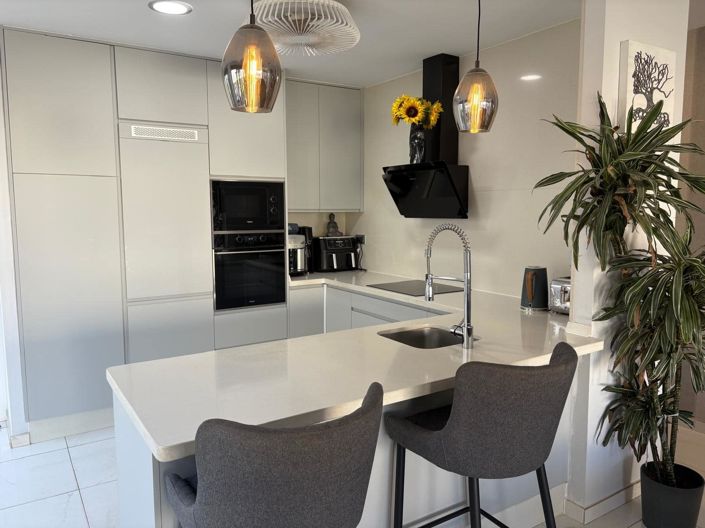 Image No.5-4 Bed Property for sale