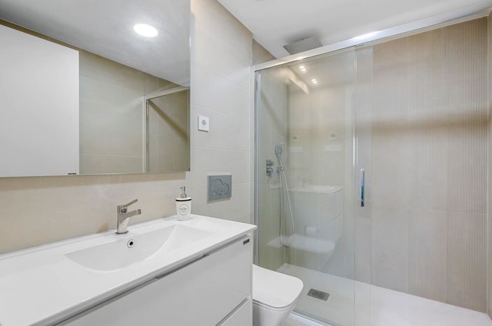 Image No.8-2 Bed Property for sale