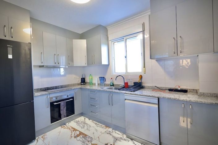 Image No.30-4 Bed Townhouse for sale