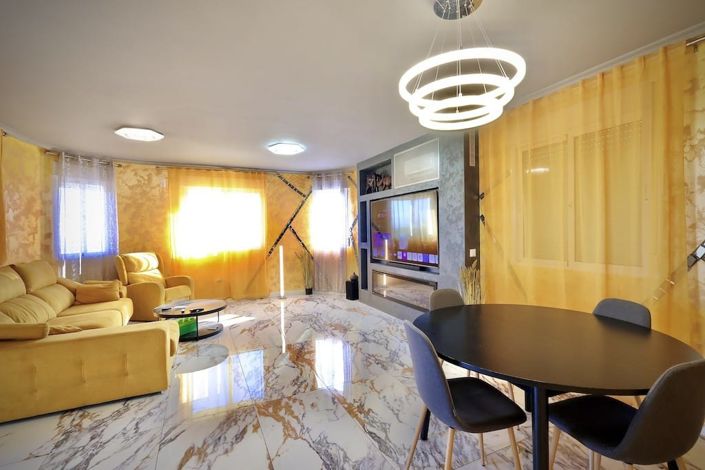 Image No.38-4 Bed Townhouse for sale