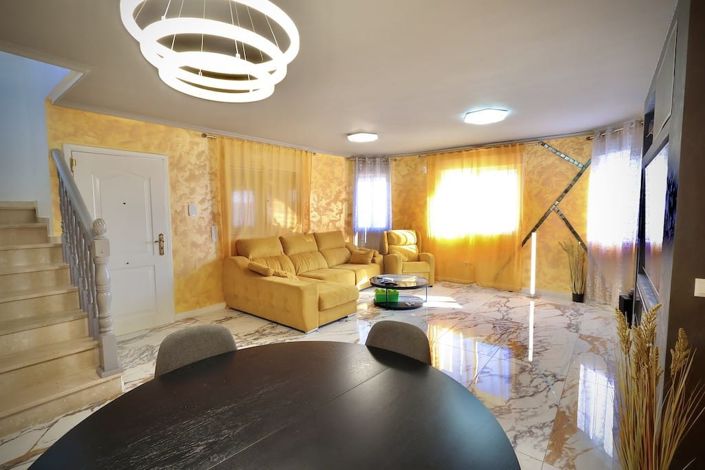 Image No.59-4 Bed Townhouse for sale