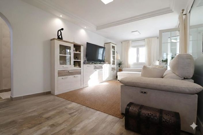 Image No.3-4 Bed Villa for sale