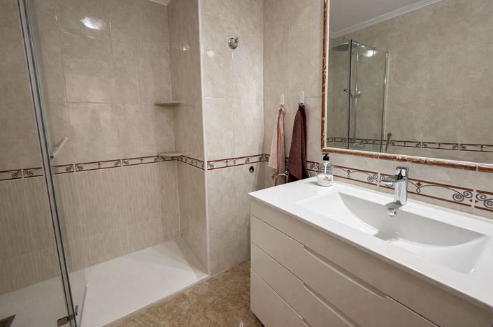 Image No.20-2 Bed Apartment for sale