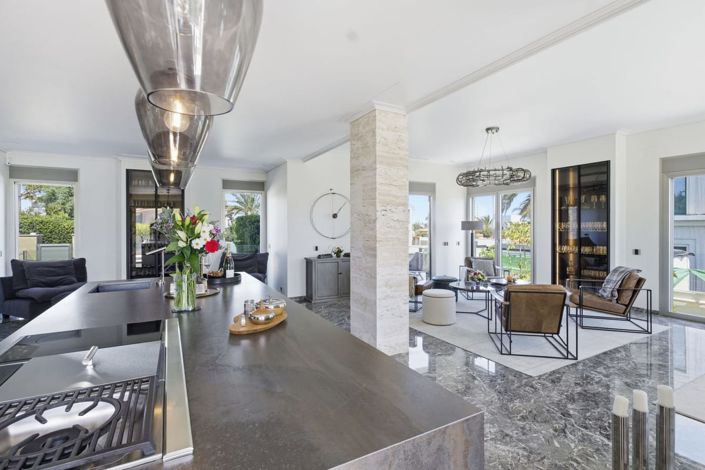 Image No.10-6 Bed Villa for sale