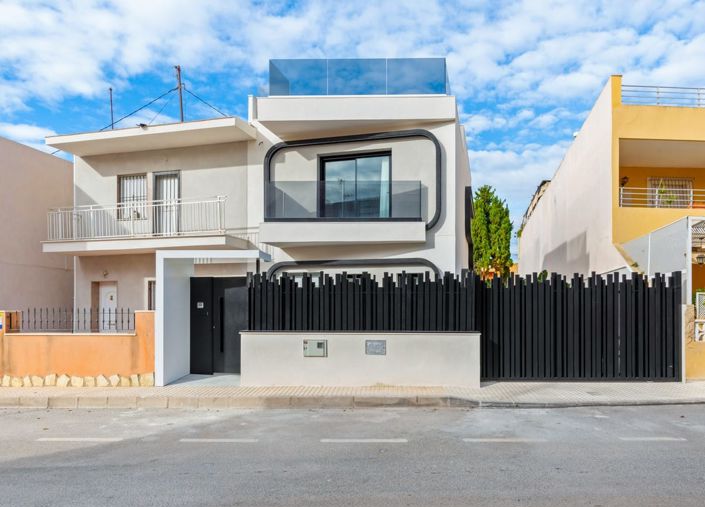 Image No.15-4 Bed Townhouse for sale