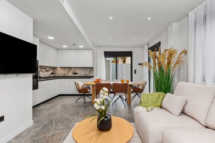 Image No.16-4 Bed Townhouse for sale