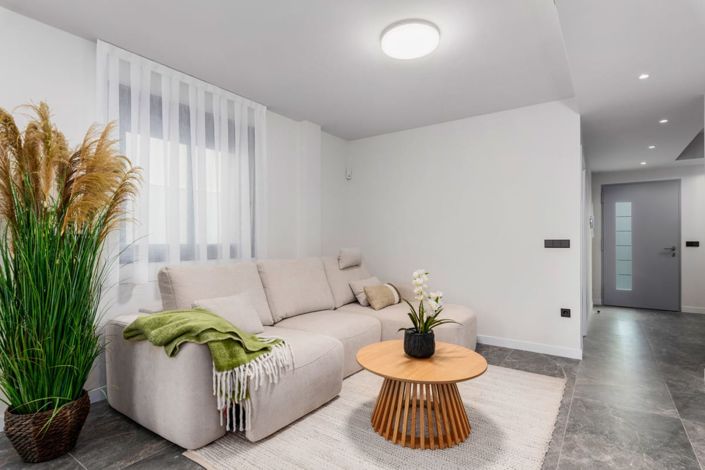 Image No.17-4 Bed Townhouse for sale