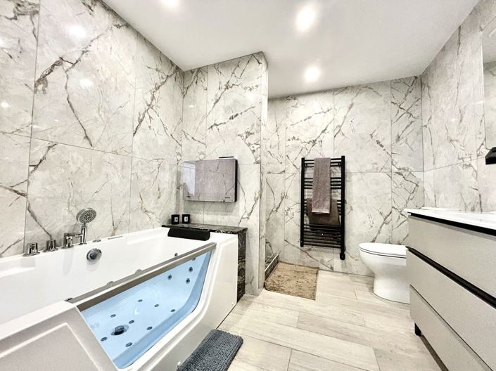 Image No.10-4 Bed Townhouse for sale