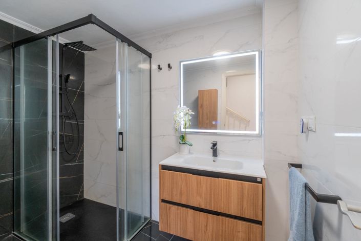 Image No.11-3 Bed House for sale