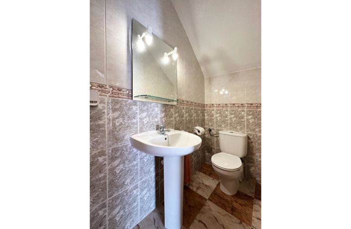 Image No.12-2 Bed House for sale