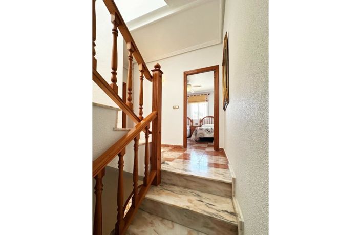Image No.13-2 Bed House for sale