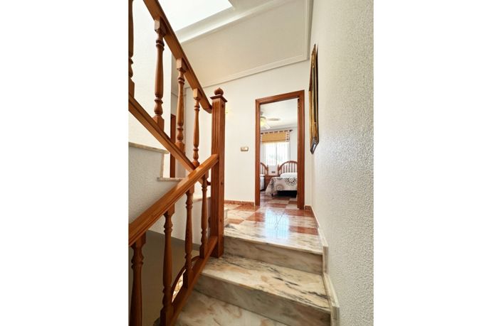 Image No.13-2 Bed House for sale