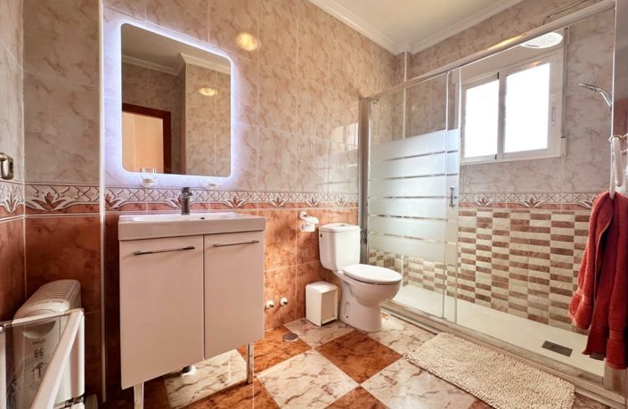 Image No.19-2 Bed House for sale